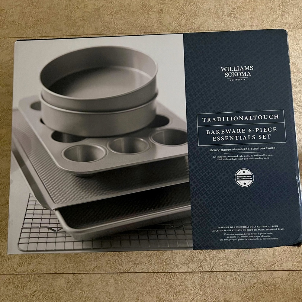 Williams Sonoma Traditionaltouch™ 6-
Piece Bakeware Set